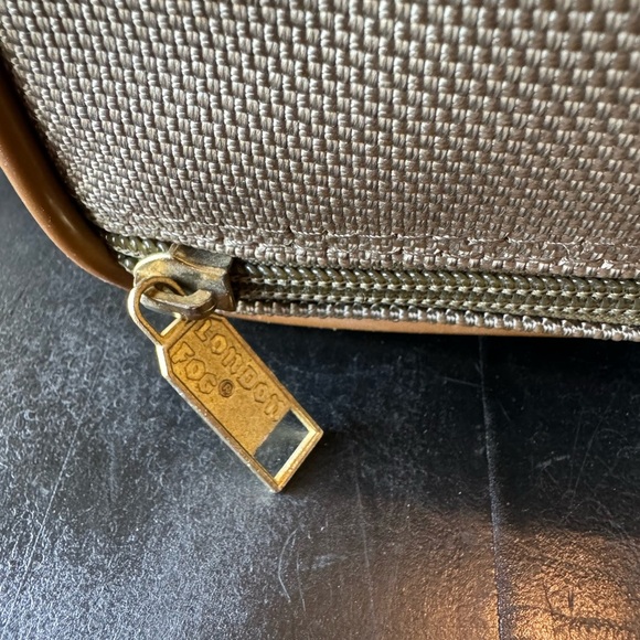 LONDON FOG Men’s Dusty Sage Grey Toiletry Travel Bag w/ Brown Piping - Picture 3 of 14